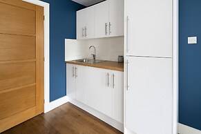 Modern Studio Flat in Hammersmith