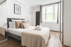 Modern Studio Flat in Hammersmith