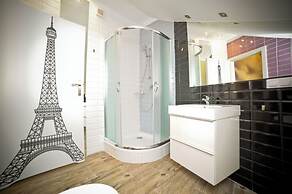 WORLD HOSTEL