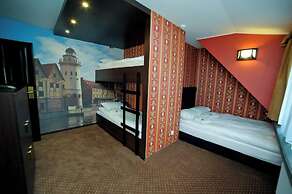 WORLD HOSTEL