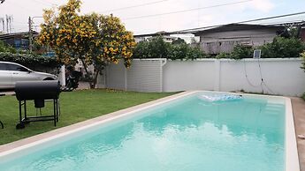 Modern Private Pool Villa in Sukhumvit