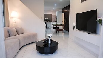 Modern Private Pool Villa in Sukhumvit