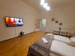 Modern 2BR Apt Near Wiener Stadthalle