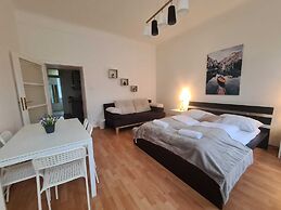 Modern 2BR Apt Near Wiener Stadthalle