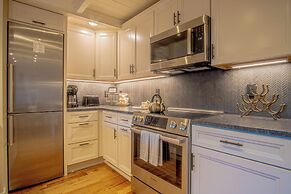 Atelier Alpine - Modern 2BD Condo W/baldy Views