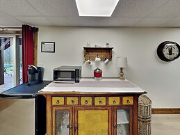 Buzzy Bee Lodge