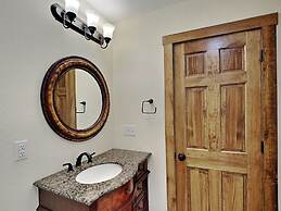 Buzzy Bee Lodge