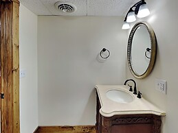 Buzzy Bee Lodge