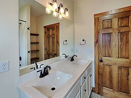 Buzzy Bee Lodge