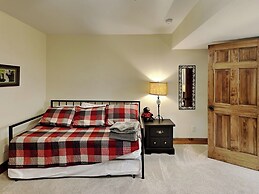 Buzzy Bee Lodge