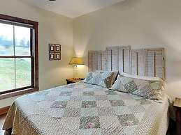 Buzzy Bee Lodge