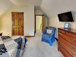 Buzzy Bee Lodge