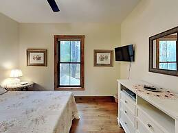 Buzzy Bee Lodge