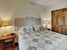 Buzzy Bee Lodge