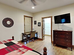 Buzzy Bee Lodge