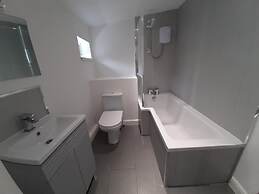 Bright & Comfy 3-Bedroom Flat in Kexgill