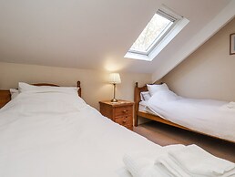 2 High Stakesby Cottages