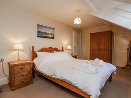 2 High Stakesby Cottages