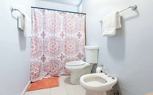 Coral 17 Costa Brava Condo, Pool, 5 Min From Beach