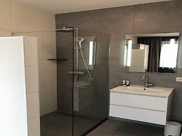 Ground Floor Lodge With Private Veranda