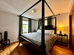 Seattle's Starlight Bungalow