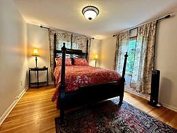 Seattle's Starlight Bungalow