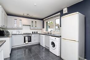2 Bedroom Flat - Free Parking