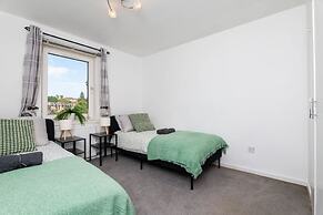 2 Bedroom Flat - Free Parking