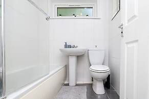 2 Bedroom Flat - Free Parking
