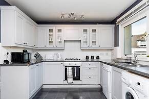 2 Bedroom Flat - Free Parking
