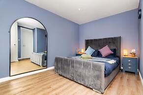 2 Bedroom House-free Parking