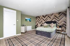 2 Bedroom House-free Parking