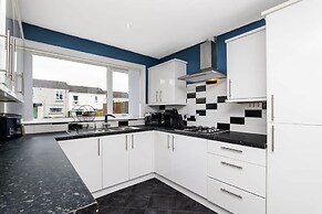 2 Bedroom House-free Parking