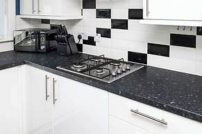 2 Bedroom House-free Parking