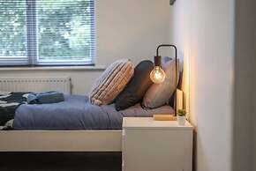 3bedroom House - Free Parking