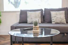 3bedroom House - Free Parking