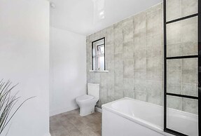 3bedroom House - Free Parking