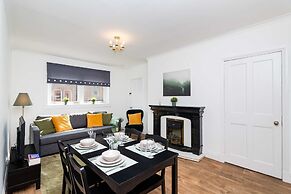 Spacious 3 BED House With Parking