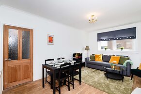 Spacious 3 BED House With Parking