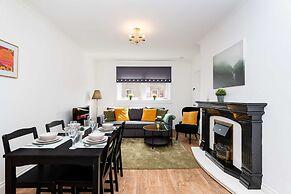 Spacious 3 BED House With Parking