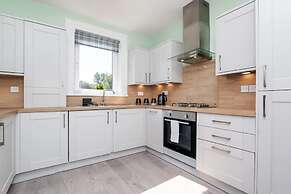 3 Bedroom Flat - Free Parking