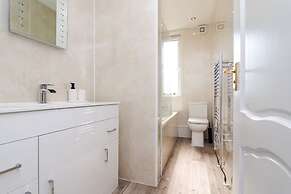 3 Bedroom Flat - Free Parking