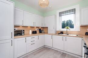 3 Bedroom Flat - Free Parking