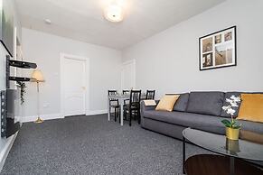 3 Bedroom Flat - Free Parking