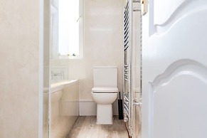 3 Bedroom Flat - Free Parking