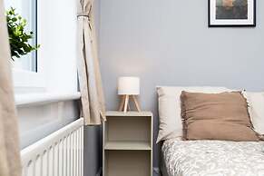 3 Bedroom Flat - Free Parking