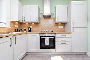 3 Bedroom Flat - Free Parking