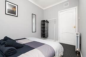 3 Bedroom Flat - Free Parking
