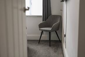 3 Bedroom House With Free Parking