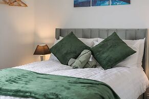 3 Bedroom House With Free Parking